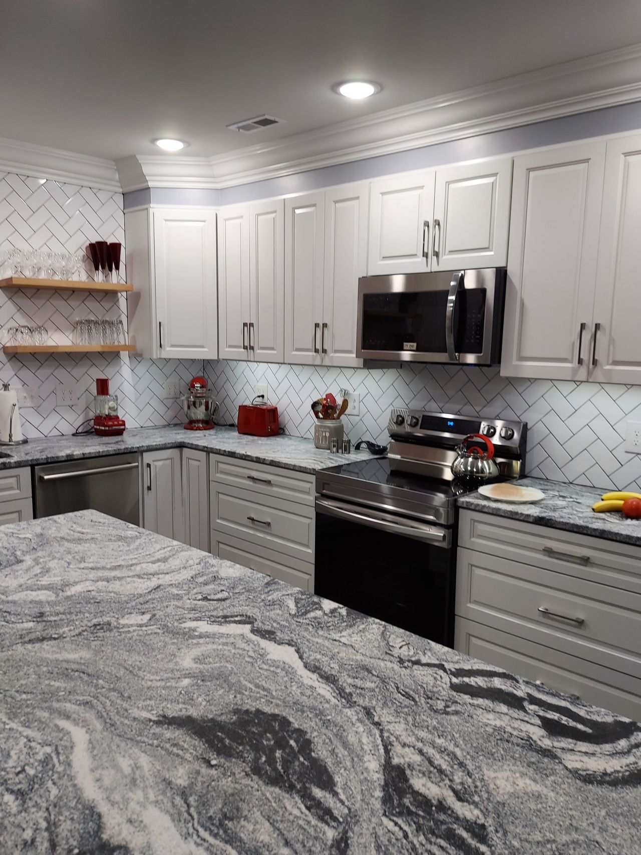 Kitchen Countertop/Perimeters in Viscon White